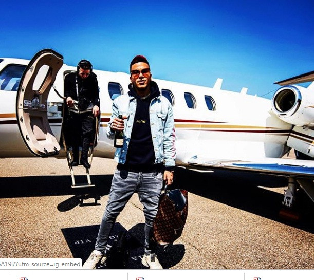 Để thể hiện sự giàu có, một nhóm tiểu thư con nhà giàu Nga tổ chức tiệc xa hoa trên du thuyền trong kỳ nghỉ.