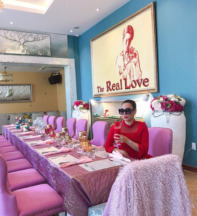 Ngoài ra, Hồ Quỳnh Hương còn có 3 nhà hàng ăn uống với phong cách sang trọng tại TP HCM.