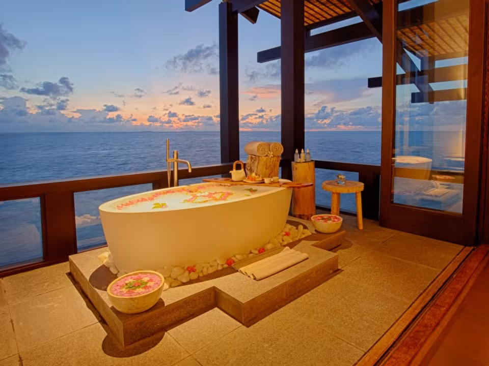 Kudadoo cũng là nơi đầu tiên ở Maldives có buồng muối Himalaya. Muối Himalaya được cho là có khả năng làm sạch xoang mũi và dịu cơ bắp.