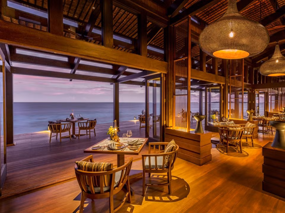 Quán bar trong khu nghỉ.