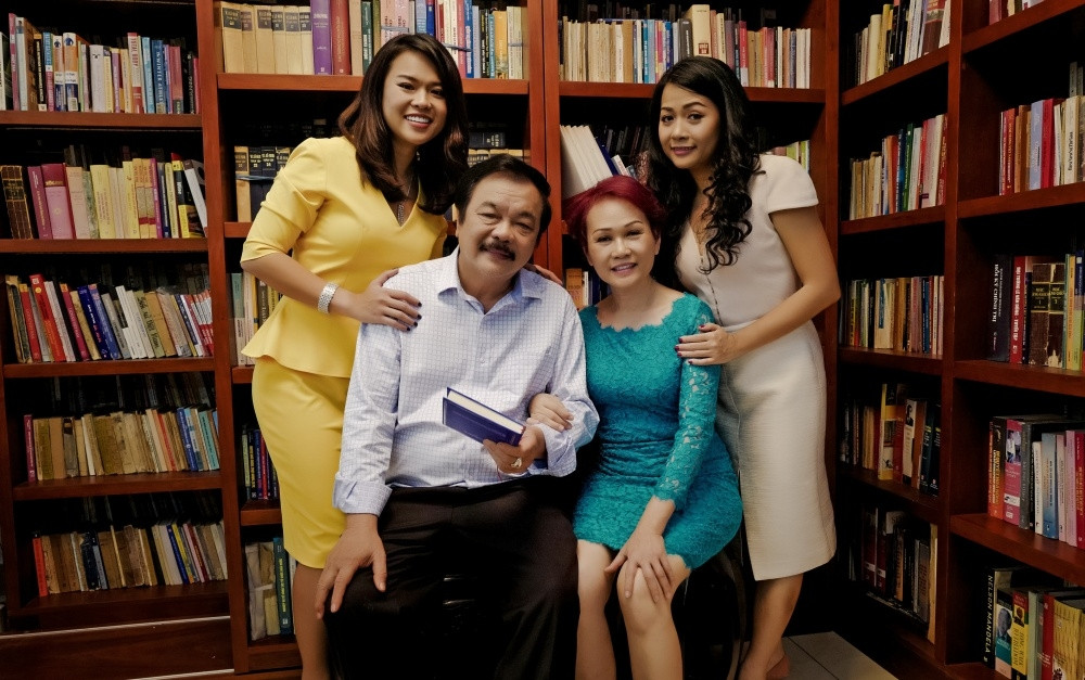 2. Gia đình ông Trần Quí Thanh - Tập đoàn Tân Hiệp Phát. Thành lập từ năm 1994 với tiền thân là nhà máy bia Bến Thành, đến nay Tân Hiệp Phát đã trở thành tập đoàn nước giải khát hàng đầu Việt Nam và cạnh tranh ngang tầm với các tập đoàn nước giải khát quốc tế tại Việt Nam.