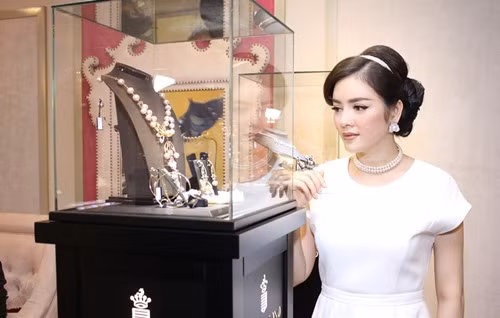 Người đẹp sở hữu bộ sưu tập kim cương giá trị lớn khiến nhiều người mơ ước.