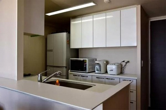 Tại sao nhìn nhà bếp của người Nhật trông rất gọn gàng và sạch sẽ? Nhiều người sẽ cho rằng họ ít đồ đạc hơn chúng ta.