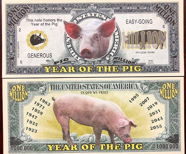 Tờ tiền 1 triệu USD hình con lợn là tờ tiền lưu niệm được các công ty chuyên sản xuất tiền lưu niệm tại Mỹ phát hành nhằm mục đích phục vụ nhu cầu lì xì tết Kỷ Hợi 2019. Ảnh: Thegioitien.
