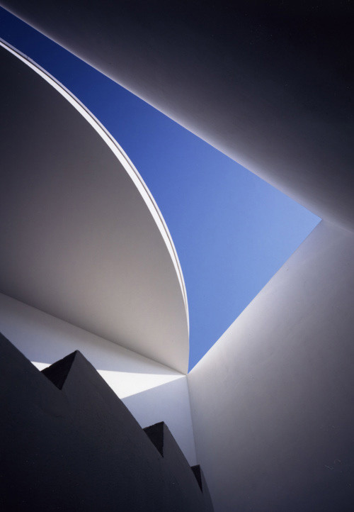 Nhờ đó, gia chủ có thể ngắm nhìn bầu trời từ trong nhà.