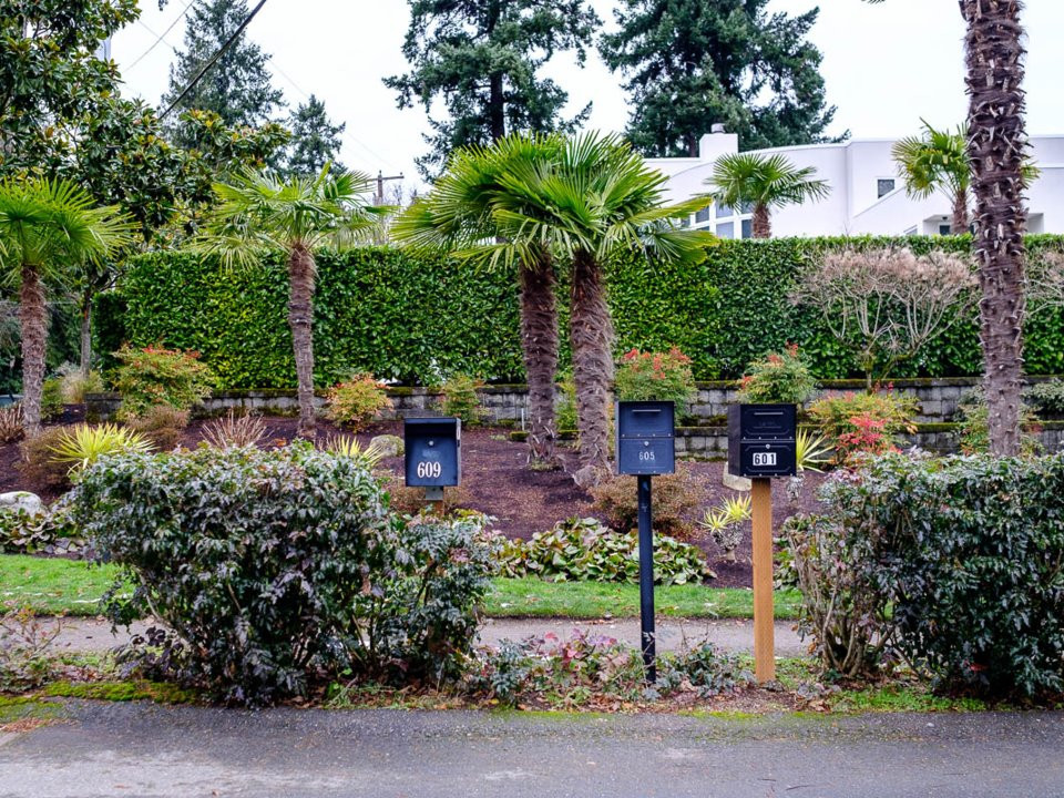 Năm 2010, Jeff Bezos đã bỏ ra 28 triệu USD để sửa lại khu nhà này.