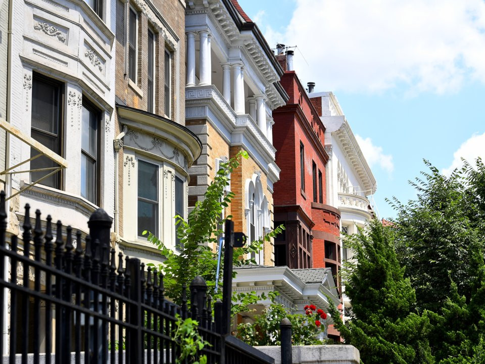 Hàng xóm của Jeff Bezoz tại đây là gia đình Obamas và Ivanka Trump.