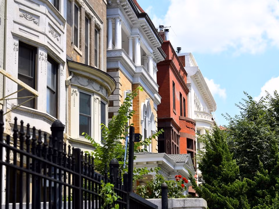 Hàng xóm của Jeff Bezoz tại đây là gia đình Obamas và Ivanka Trump.