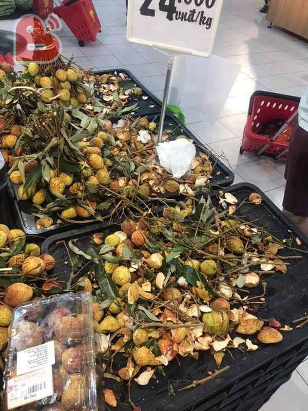 Bat chap sieu thi khong dat bang 'an thu mien phi', khach cu vat vai an ti ti