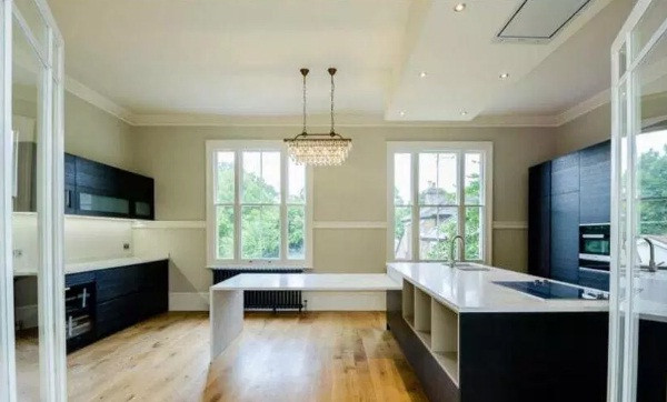 Phòng bếp đã được tân trang lại. Nguồn ảnh: Thesun.