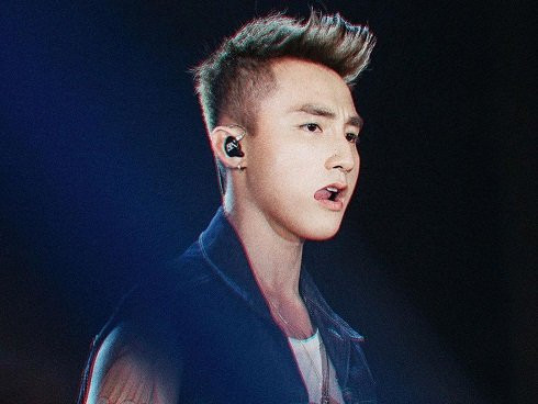 Đầu tư một MV tốn kém như vậy, Sơn Tùng M-TP duy trì một hình ảnh ca sĩ trẻ có lượng fan hàng đầu tại Việt Nam. Ngoài việc duy trì hình ảnh để kiếm tiền từ các show diễn lớn nhỏ với cát-sê vài trăm triệu đồng/show trong nước, thì “thỏi nam châm” đặc biệt này còn “hái ra tiền” bởi những MV với lượt view lên tới hàng chục triệu, trăm triệu lượt xem.