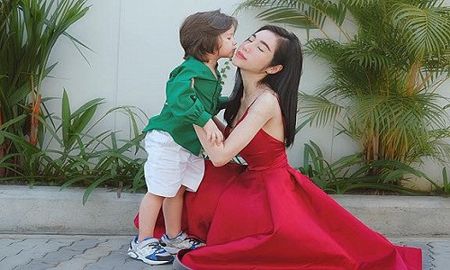 Elly Tran tiet lo cau chuyen gia dinh day bat ngo