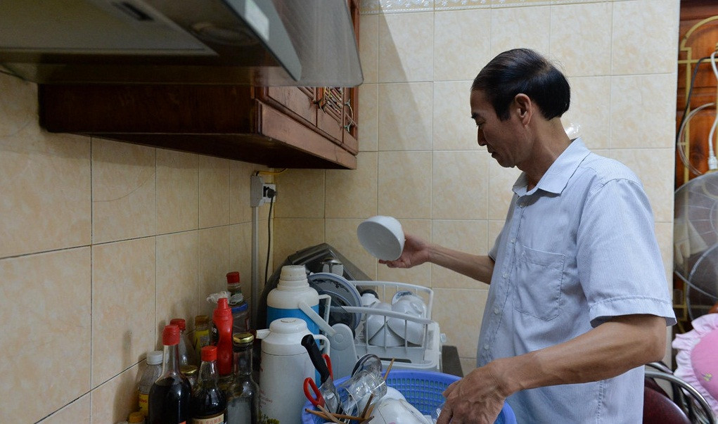 Góc bếp giản dị như bao gia đình khác. Ảnh: Zing.