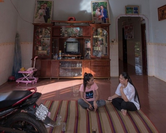 Nhà của Hoa hậu H’Hen Niê cách trung tâm thành phố Buôn Ma Thuột khoảng 15km. Vật dụng trong nhà khá đơn giản. Ảnh: Nld.