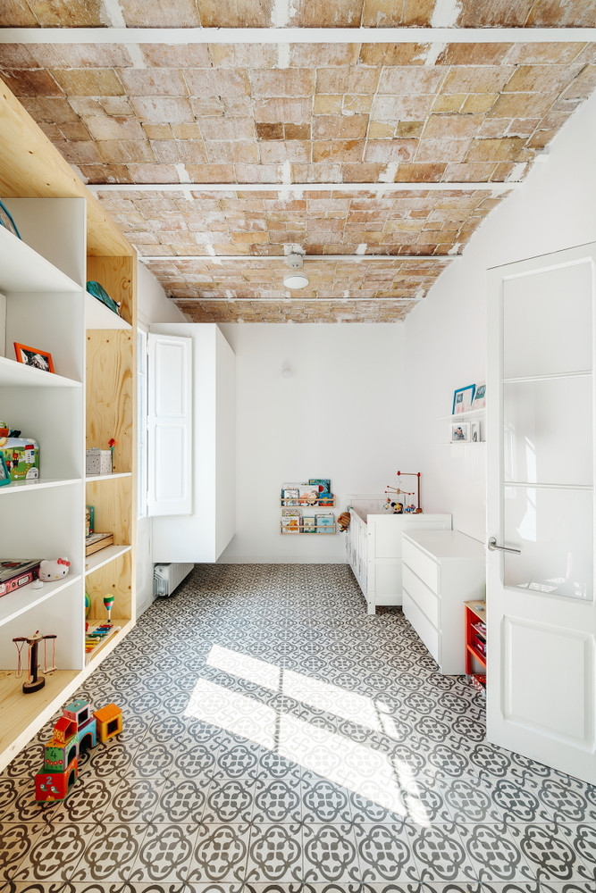 Gạch bông lát sàn gợi nhớ một nét kiến trúc xưa.