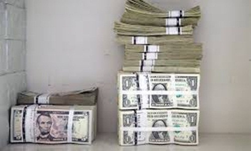 Gửi tiền trực tiếp từ tài khoản séc hoặc tiền lương vào các tài khoản đầu tư hay tiết kiệm là chiến lược thường được những người giỏi tiết kiệm sử dụng.