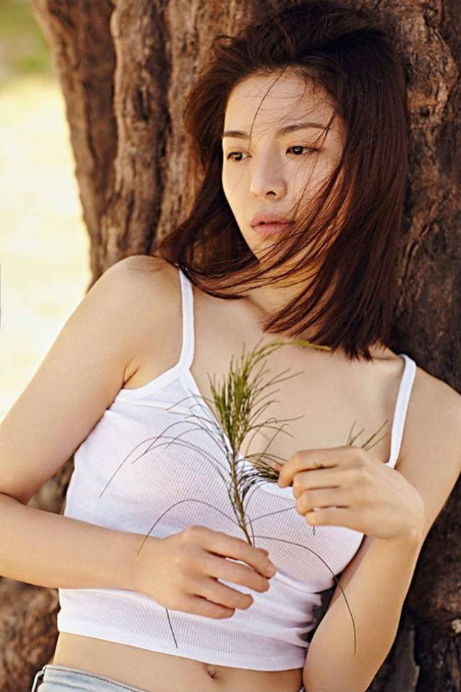 Sở hữu gương mặt xinh đẹp, thanh thuần và đậm chất điện ảnh, diễn viên sinh năm 1993 này được xem là một trong những mỹ nhân thế hệ mới.