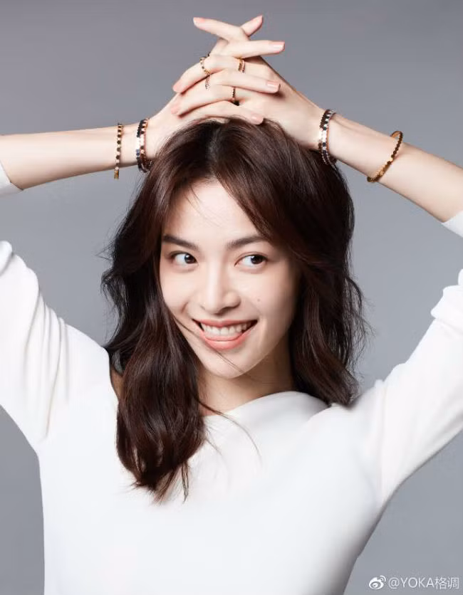 Đặc biệt là làn da đẹp không tỳ vết. Chung Sở Hy vẫn được mệnh danh là "nữ hoàng mặt mộc" của Cbiz.