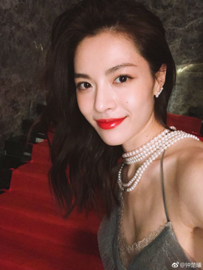 Không chỉ được ghi nhận về tài năng diễn xuất từ các bậc tiền bối và công chúng, nhan sắc của mỹ nhân họ Chung cũng được nhiều người nhắc đến.