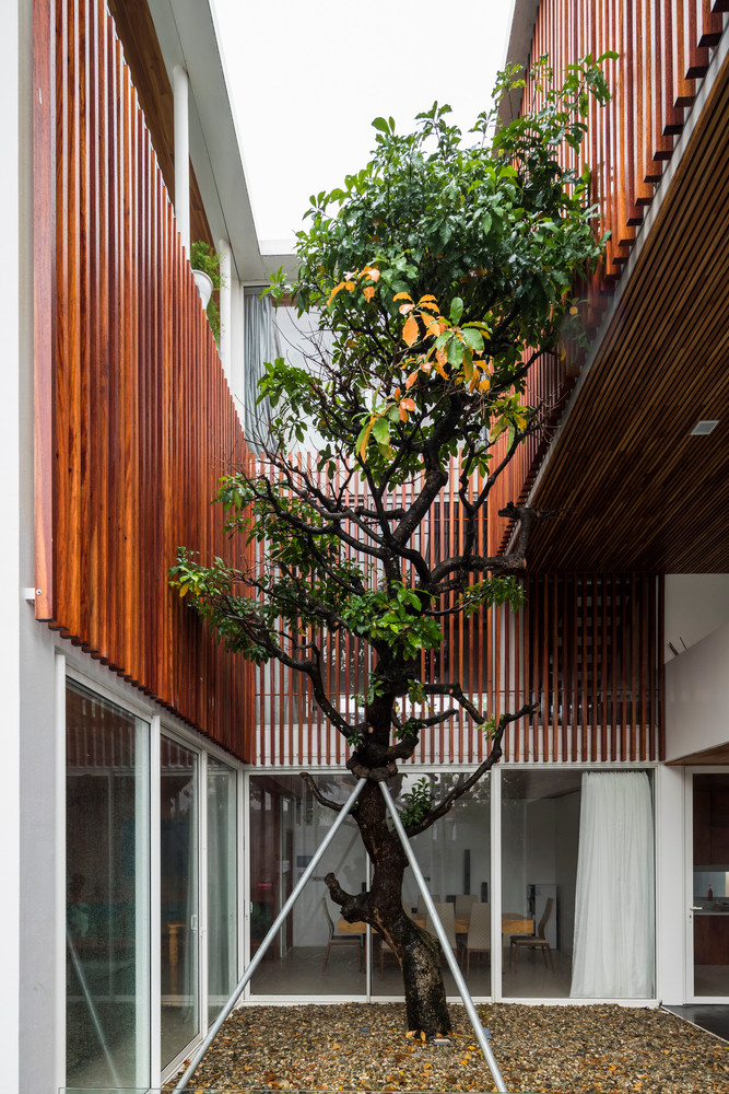 Vì vậy, kiến trúc sư thiết kế biệt thự sao cho đón được nhiều khí trời nhất có thể.