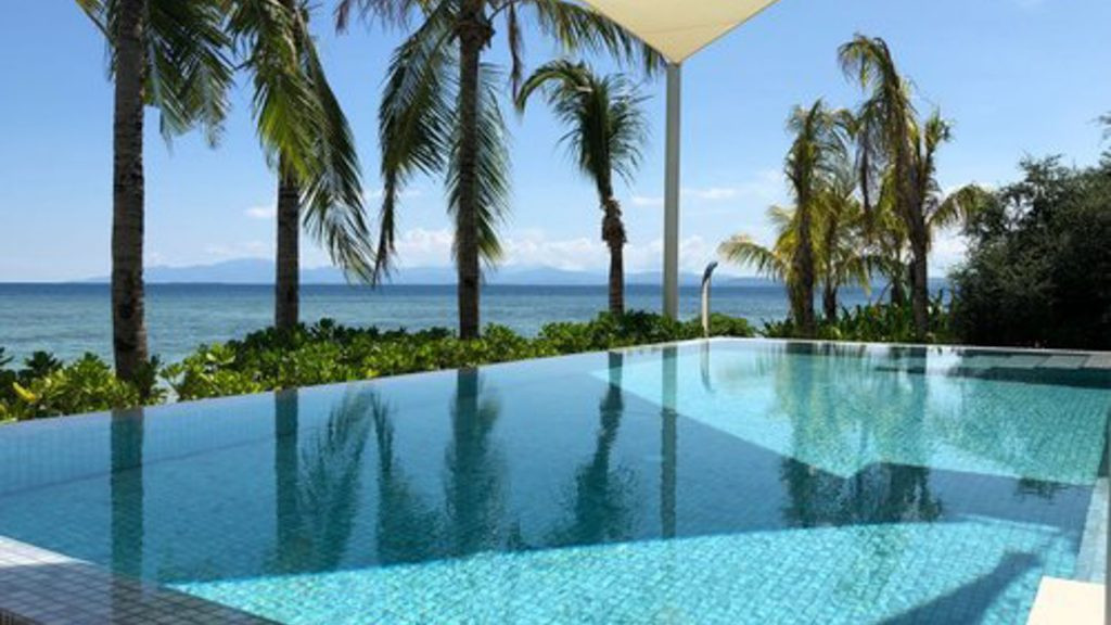 Giá phòng không bao gồm chi phí đi lại từ Manila, với 990 USD mỗi chiều bằng thủy phi cơ hoặc 11.580 USD khứ hồi bằng trực thăng.