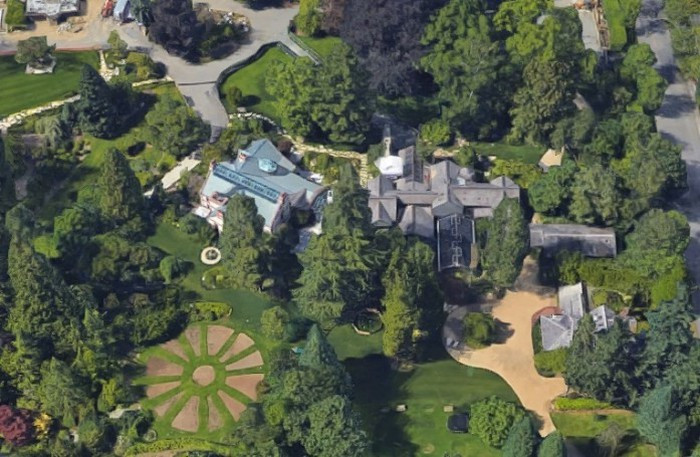 Hai căn nhà rộng 5,3 mẫu Anh (hơn 21.000m2) tại Medina, Washington, khu phố với nhà của Bill Gates được ông mua vào năm 1998 với giá 10 triệu USD. Ảnh: WP.