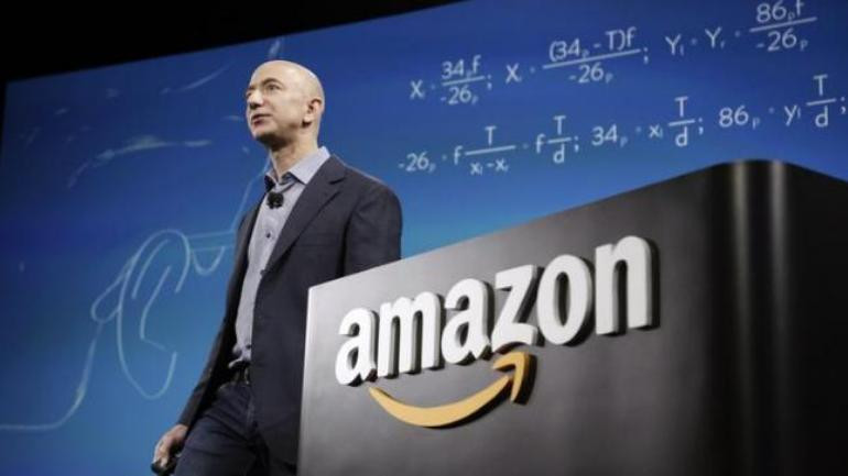 Sở hữu 16% cổ phần, Jeff Bezos hiện là cổ đông lớn nhất của Amazon. Ảnh: India Today.