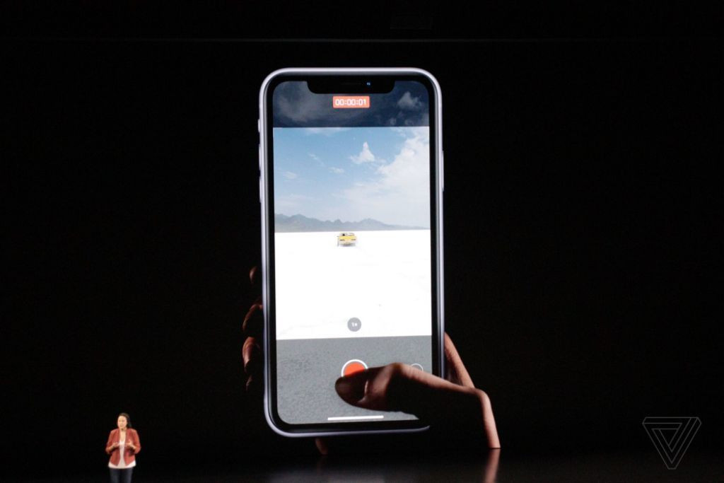 Đáng chú ý, camera selfie này còn hỗ trợ quay video slow-motion, hứa hẹn sẽ là một tính năng hay ho dành cho phái nữ.