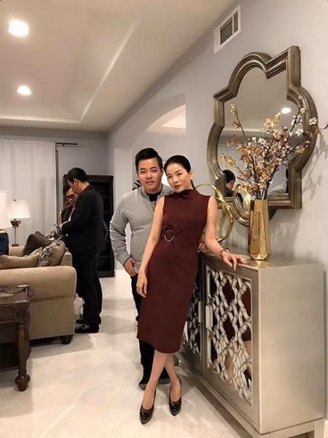 Trước đó, Quang Lê từng gây bất ngờ khi chia sẻ một số hình ảnh căn biệt thự của vợ chồng Lệ Quyên tại Mỹ khi có dịp ghé thăm nhà cô.