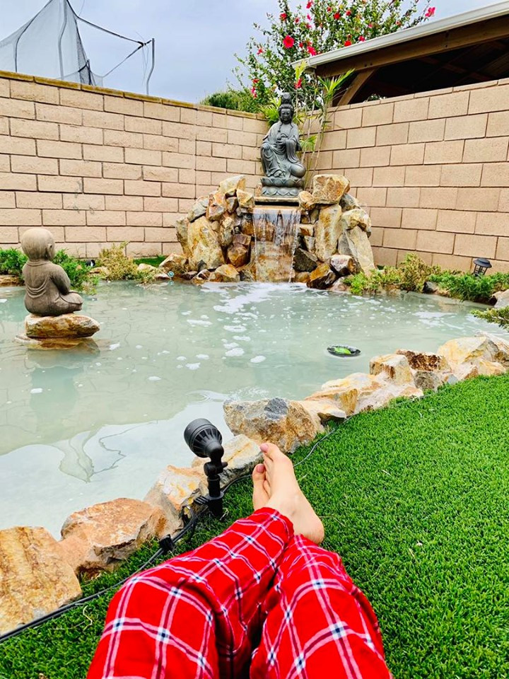 Hồ nước nhỏ trong vắt.