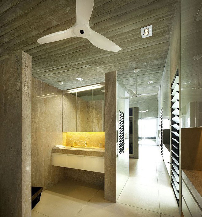 Phòng tắm sang trọng như khách sạn.