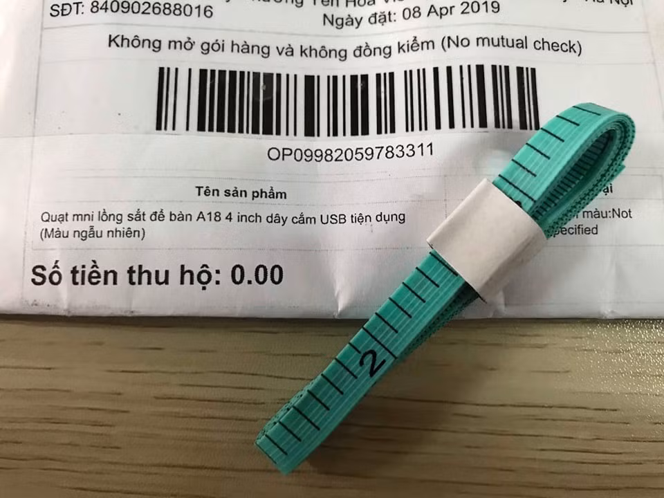 Mua quat mini long sat tren Lazada, khach nhan ve... thuoc day do vai-Hinh-2