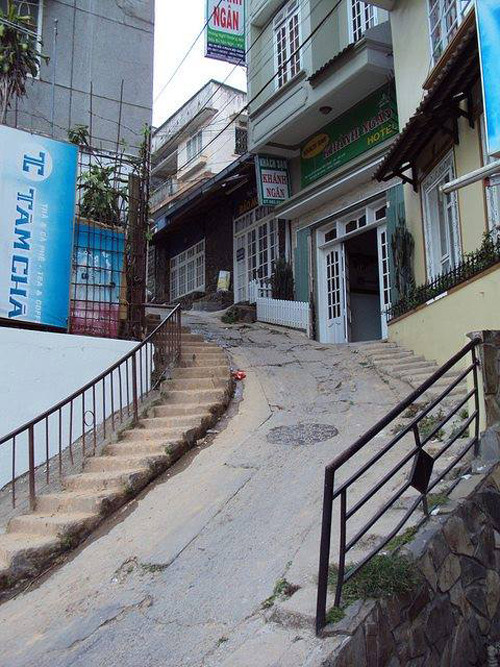 Mua nhà hãy nhớ: Kiểu nhà này thầy phong thủy cũng bó tay, “né” được là mừng - Hình 10 Mua nha hay nho: Kieu nha nay thay phong thuy cung bo tay, “ne” duoc la mung-Hinh-10