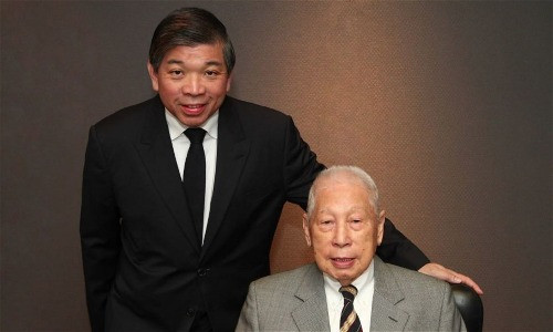 Tỷ phú người Singapore này là đồng sáng lập hãng vận tải biển Pacific International Lines (PIL) năm 1967. Hàng ngày, ông vẫn đến công ty để kiểm tra hoạt động của công ty. Ảnh: CNBC.