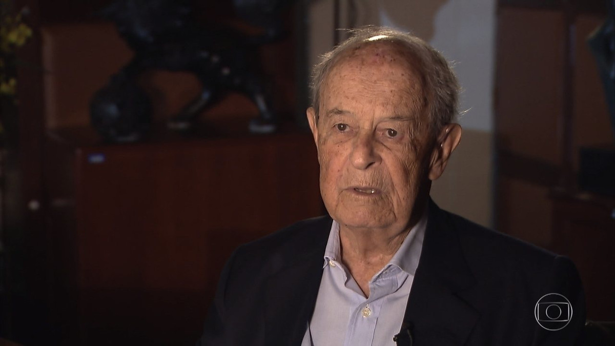 Khi cha qua đời, ông Faria về tiếp quản công ty gia đình - Banca Real. Dưới sự điều hành của Faria, Banca Real trở thành một trong những ngân hàng lớn nhất Brazil. Ảnh: Globoplay.