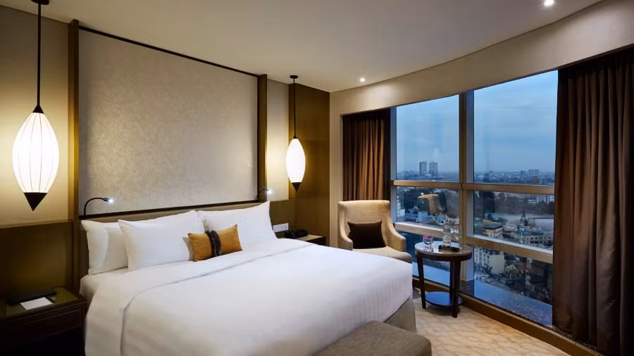 Presidential Suite tại khách sạn Melia Hà nội cũng từng là nơi đón tiếp: Hoàng hậu Sofia Tây Ban Nha, Công chúa Anh Anne, Công chúa Thái Lan Chulabhorn, Công chúa Campuchia Vacheahra...Ảnh: CNN.