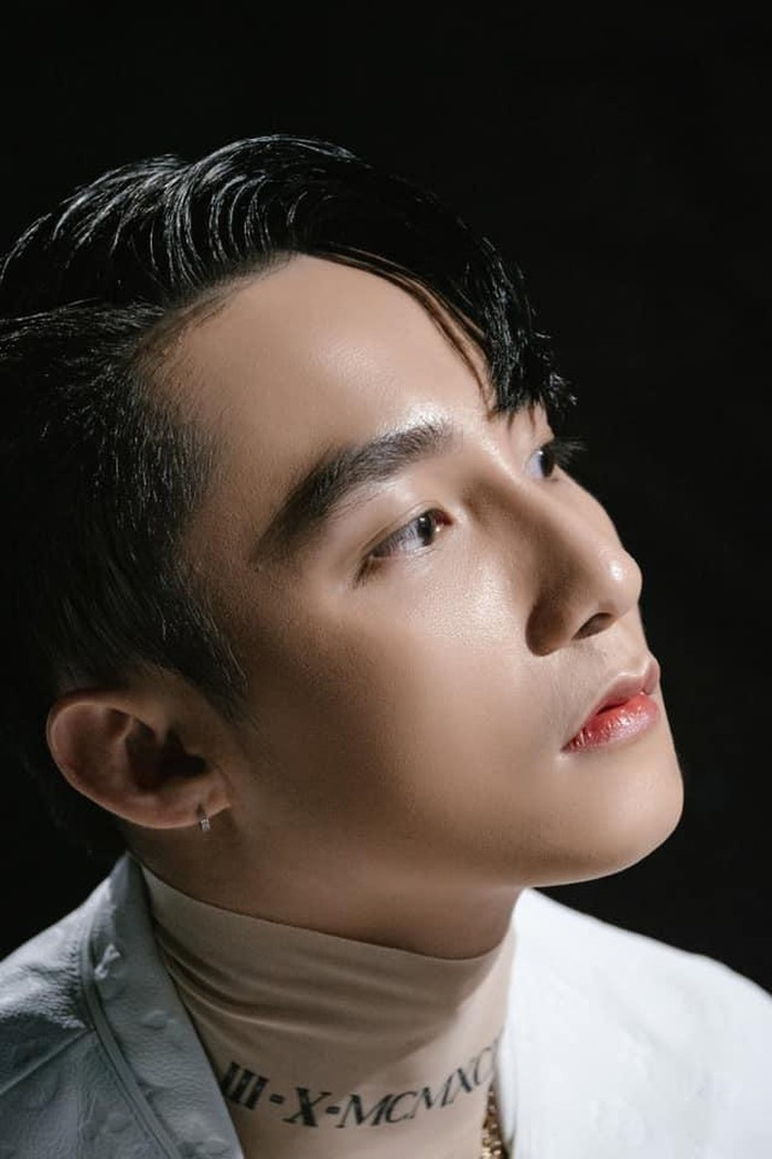 Trong khi đó, theo Zing.vn, một tài khoản Facebook khác tiết lộ cát-xê hát của nam ca sĩ Sơn Tùng M-TP là 1,2 tỷ đồng, còn chi phí sử dụng hình ảnh là 800 triệu đồng.