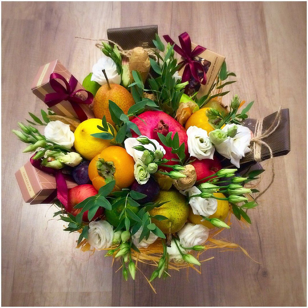 Bó hoa đầy đủ 3 yếu tố hoa - quả- quà đẹp ngây ngất. Ảnh: Phobanh.