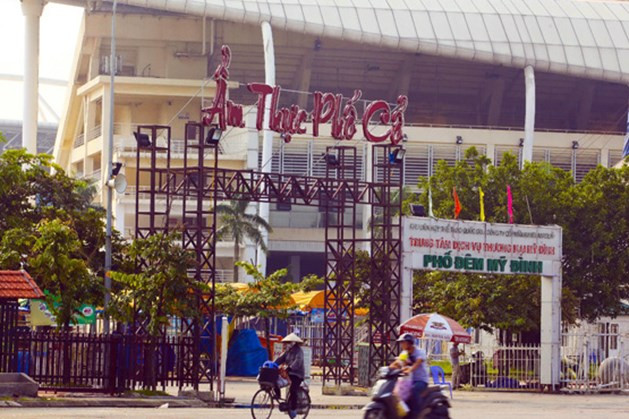 Trước đó, trong giai đoạn từ năm 2012-2017, Khu liên hợp thể thao quốc gia Mỹ Đình được Chính phủ cho thực hiện thí điểm tự chủ tài chính. Để thực hiện công tác tự chủ, khu liên hợp tiến hành cho thuê đất đai tại đây để tạo nguồn thu. Ảnh: Lao động.