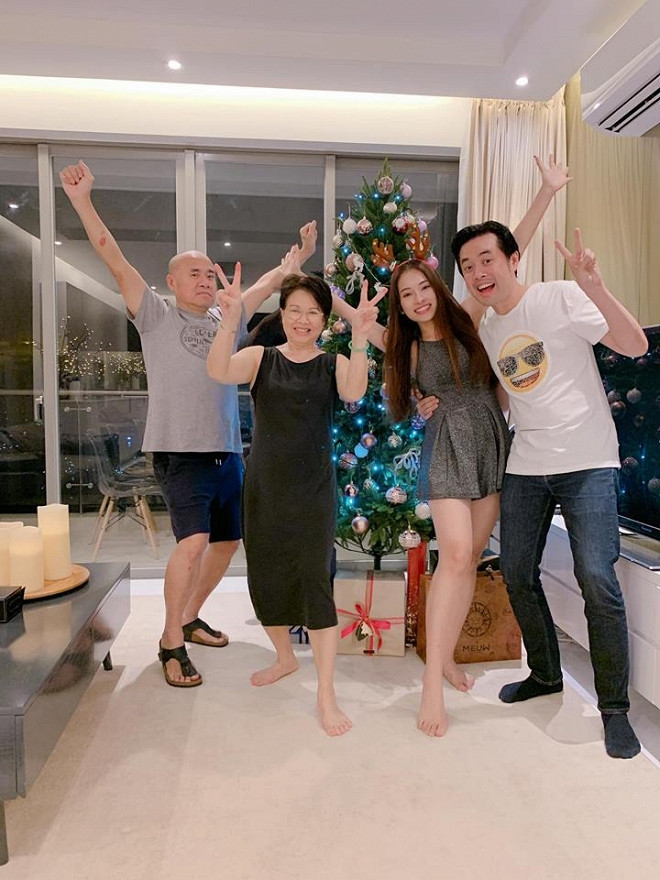 Sau một thời gian dài hẹn hò, Dương Khắc Linh công khai hẹn hò với Ngọc Duyên. Từ sau khi công khai, nhạc sĩ và ca sĩ thường xuyên đi du lịch, xuất hiện cùng nhau tại các sự kiện.