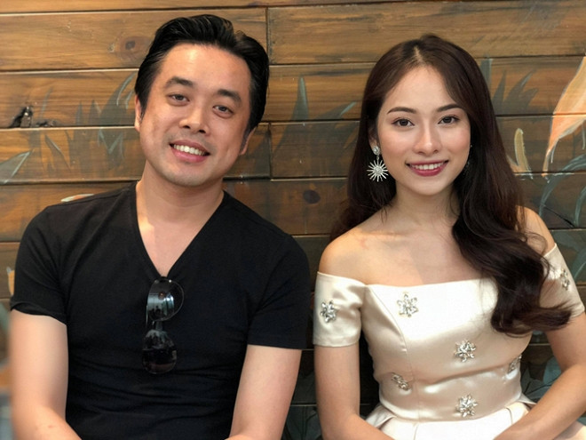 Trước Tết, nhạc sĩ Dương Khắc Linh cũng cùng bạn gái đón Noel tại nhà.