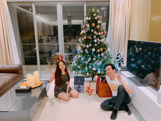 Đặc biệt là năm nay nhạc sĩ này đón Tết với bạn gái xinh đẹp Ngọc Duyên.