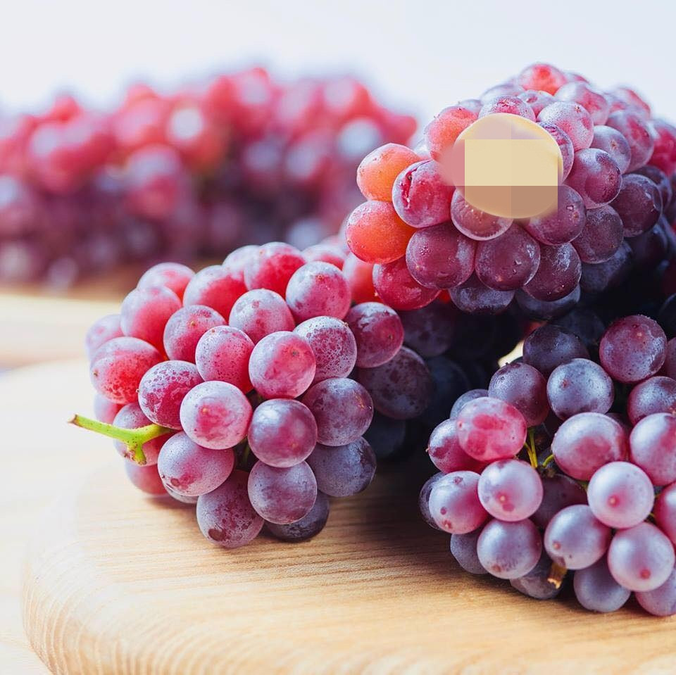 Các quả xếp đều và sát nhau nên chùm nho rất chắc tay.