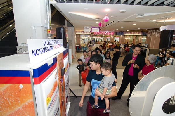 Công ty phân phối cá hồi cho biết sẽ không có chất phụ gia hay hương liệu nào thêm vào philê. Ảnh: Facebook.