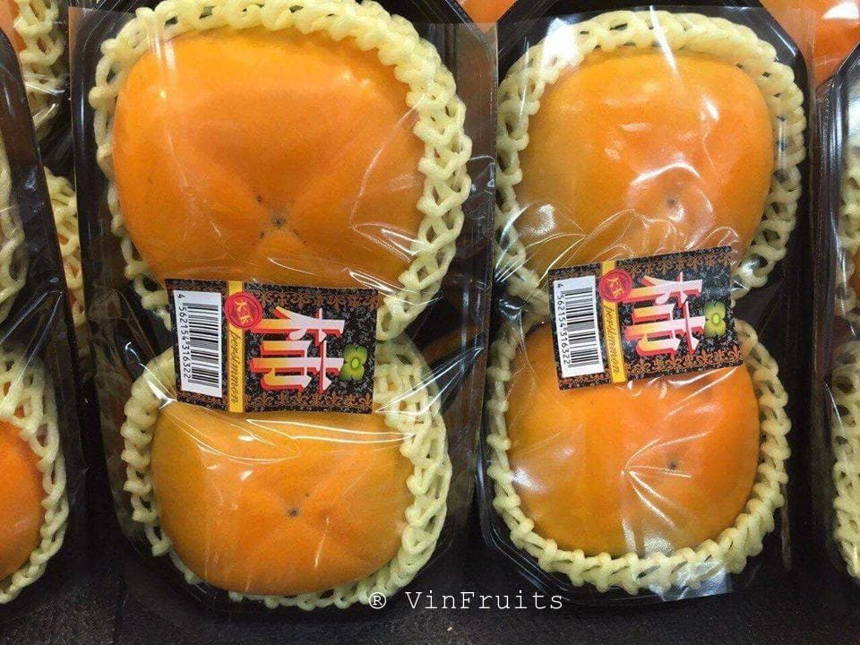 Loại đắt hơn, được đựng trong các hộp quà được thiết kế riêng, có giá từ 2-2,5 triệu đồng.