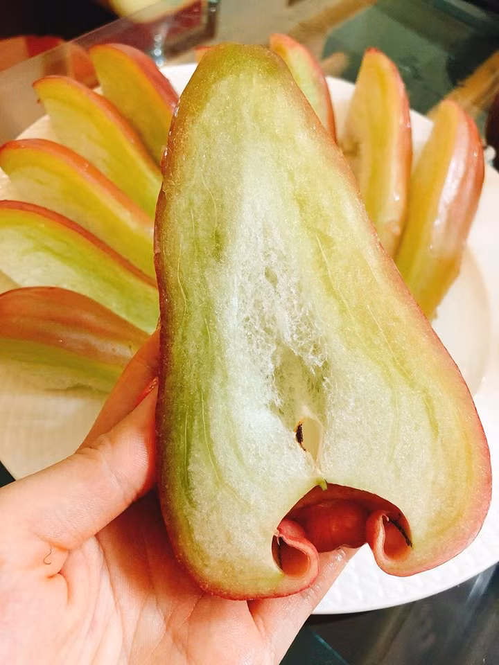 Thậm chí, mỗi lần hàng về còn không đủ để trả cho khách đặt. Ảnh: FB Phuong Anh.