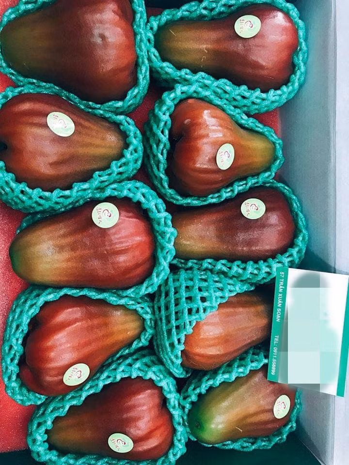 Theo lời lời giới thiệu của người bán, roi Đài Loan rất ngọt và mọng nước. Ảnh: FB Kylie Vu.