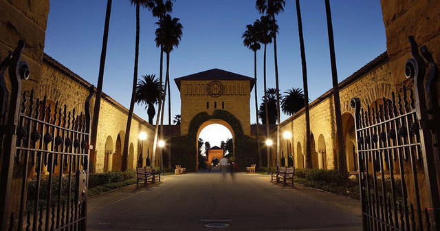 Đại học Stanford (California) xếp vị trí thứ 2 vơi 5.580 cựu sinh viên siêu giàu. Tổng tài sản của các sinh viên giàu là 2.900 tỷ USD.