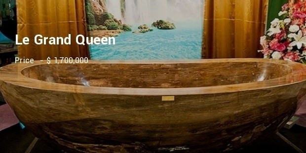 Bên cạnh bồn tắm làm từ vàng, trên thế giới từng xuất hiện nhiều bồn tắm đắt đỏ làm từ vật liệu quý khác. Trong đó, bồn tắm Le Grand Queen làm bằng phiến đá Caijou nặng 10 tấn, trị giá 1,7 triệu USD. Ảnh: Successstory.