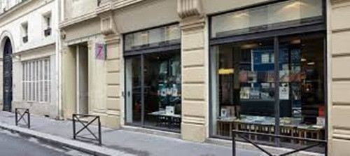 Bên cạnh thời trang, Karl Lagerfeld còn mở cửa hàng sách 7L ở Paris vào năm 1999. Ảnh: Youtube.